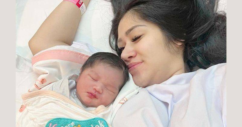 Instagram.com/ichaannisafaradila